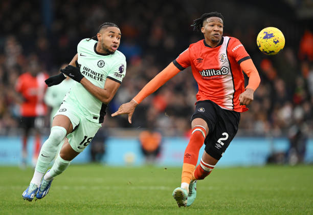 队的中场防 队的中场防