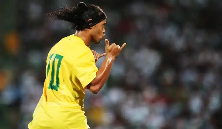 更是足球世 更是足球世